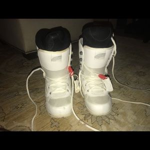 Vans Women’s 8 Mantra Snowboarding Boots